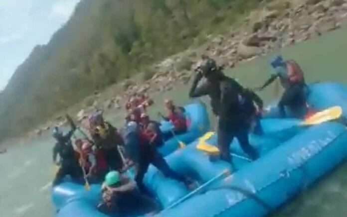 Fight Breaks Out Among Tourists During River Rafting In Rishikesh