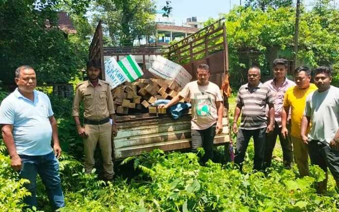 shal-wood-smuggling-behind-the-fish-box-the-forest-workers-seized-it