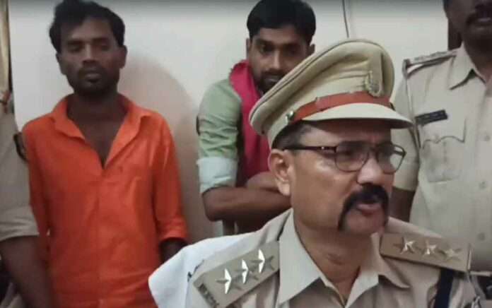 2 arrested for blackmailing women by taking obscene pictures and videos