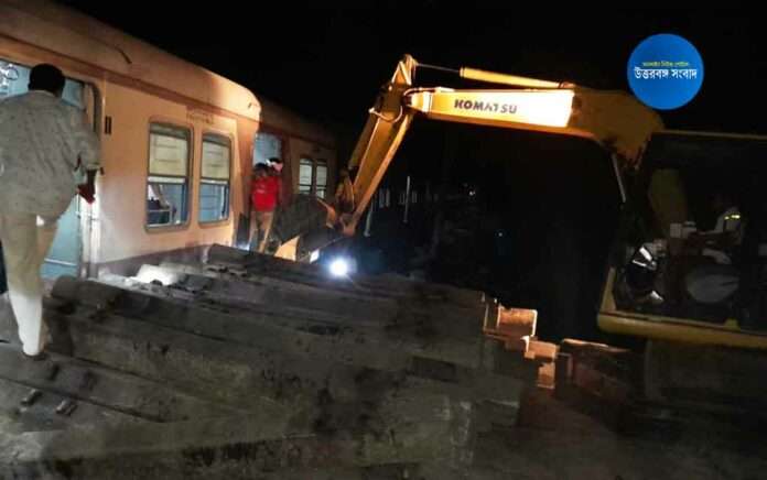 howrah katwa local train met an accident in burdwan