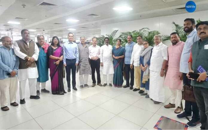 india alliance leaders at delhi airport for two day visit to manipur
