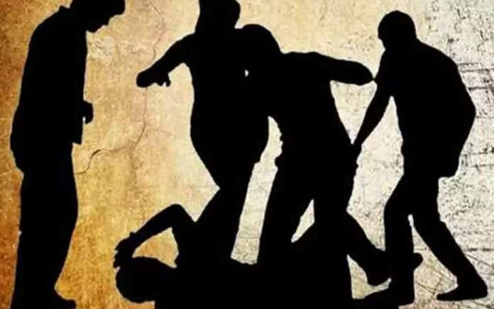 Accused 8 miscreants for beating up a couple