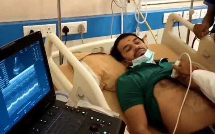 tej pratap yadav admitted to hospital with chest pain
