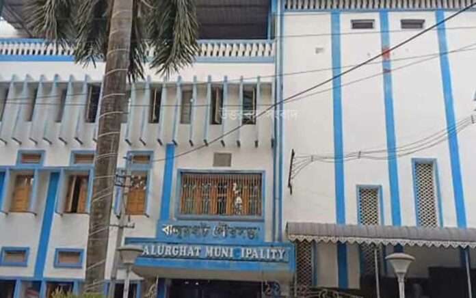 trinamool-councilors-husband-accused-for-cut-money-in-balurghat
