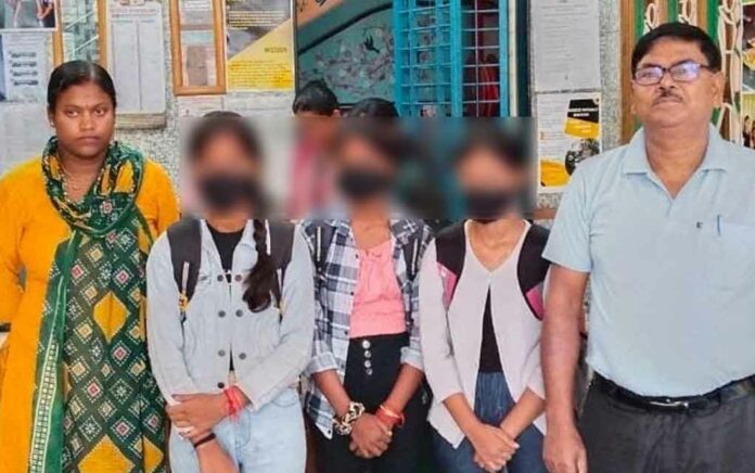 3 girls went to Bangalore from school hiding at home