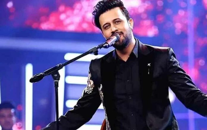 audience threw money at Atif Aslam's face, he stopped the song