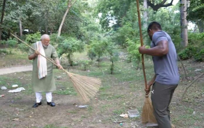 Modi cleaned the dirt with a broom in swachhata abhiyaan