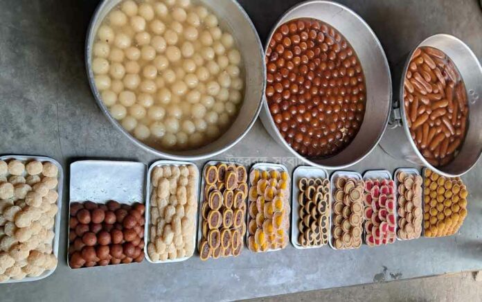 merchants of Balurghat are present in Vaiphonta with a variety of sweets