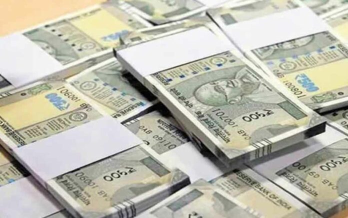 raid in Telangana Govt employee's house rs100 crore recovered