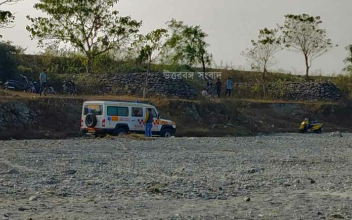 4 young men went picnic with an ambulance