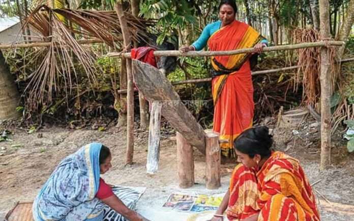 housewives of Burdwan are looking for a source of income by dheki