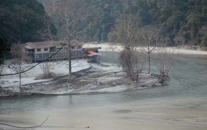 Teesta water is murky even in dry season, river experts fear disaster in monsoon