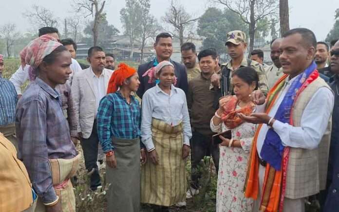 Tea workers in Alipurduar are now VIP leaders-candidates meet them