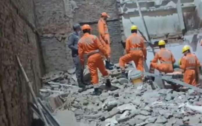 building collapses in Delhi, 2 dead
