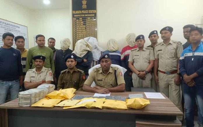 20 lakh rupees recovered along with a large quantity of drugs, 5 arrested