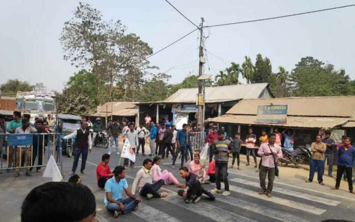 road blockade demanding separate Kamtapur state, detention 9