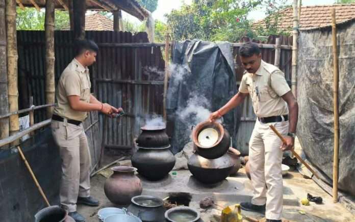 Excise raid in Harishchandrapur