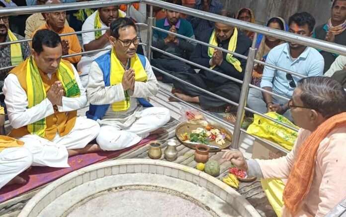 BJP candidate Jayant Roy started his campaign with puja at Jalpesh temple