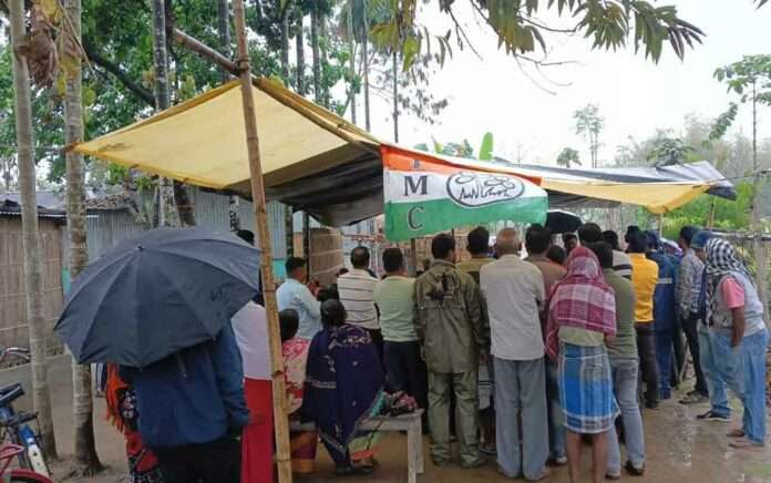 Trinamool campaigning by hanging tents in the rain