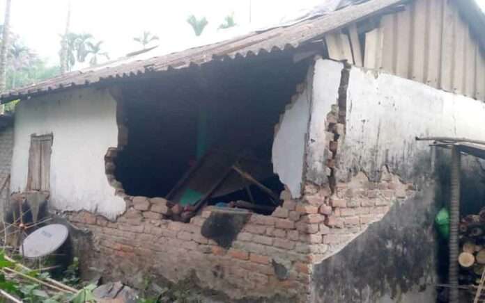 5 labor houses destroyed by elephants